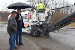 Wójt Gminy Gowarczów dogląd remontów dróg na terenie gminy